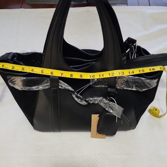 Steve Madden Black Tote Bag with Structured Design and Adjustable Strap - Picture 4 of 14